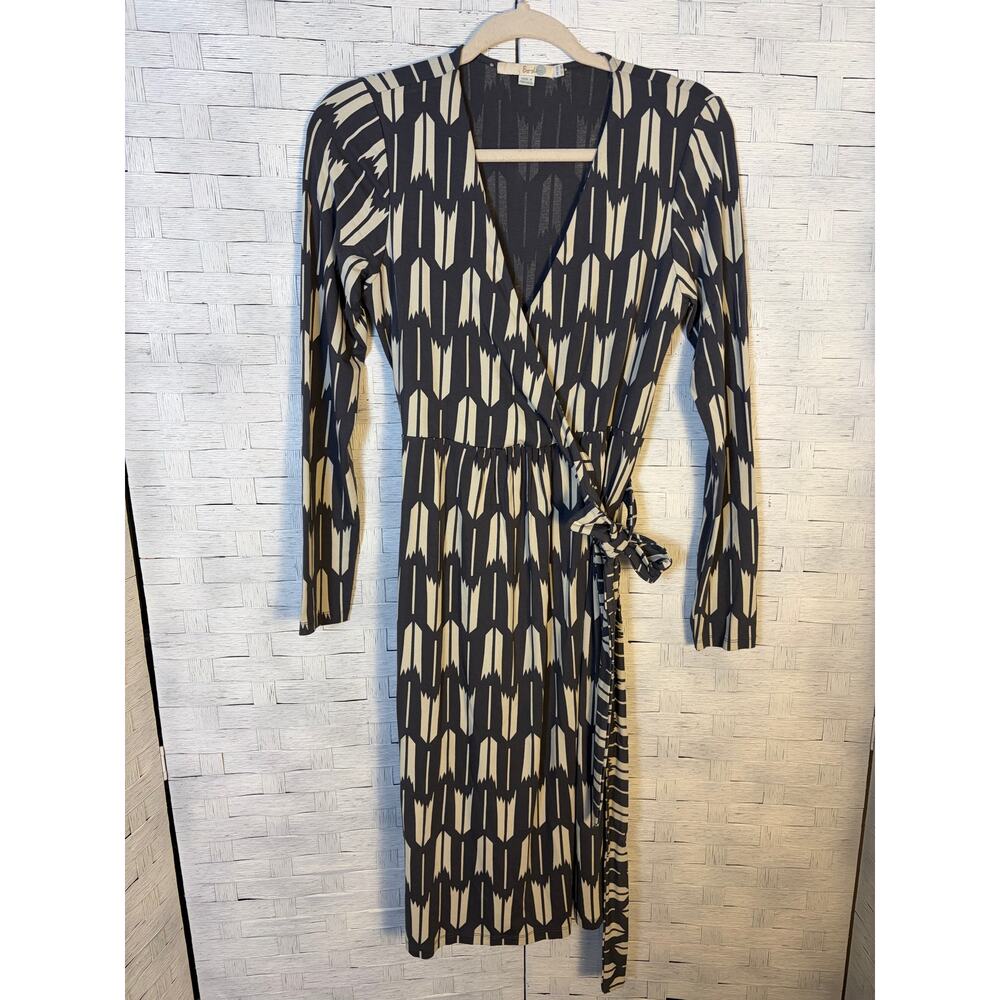 Boden womens wrap style Dress gray & cream arrow geometric print feminine soft